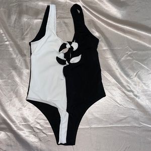 NEW Kids one piece bikini , black & white, NEW